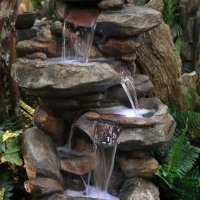 Bodenbrunnen mit echtem Wasser