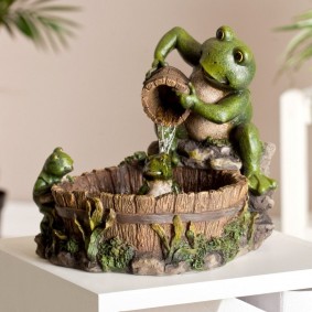 Kućna fontana u obliku vilinske žabe