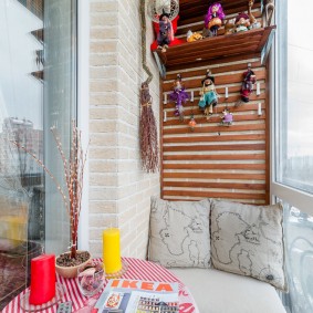 Un loc confortabil pentru relaxare pe balcon