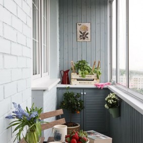 Собне биљке љети на балкону