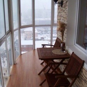 Balcon panoramic cu podea din lemn
