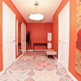 Måla hallens väggar i persikafärg