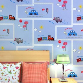 Papel de parede azul com carros de bebê