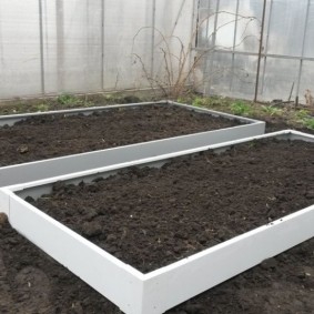 White beds with a metal frame