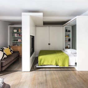 Compartimentare mobilă într-un apartament cu o cameră