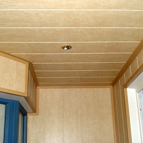 Tavanda PVC spot ışıkları