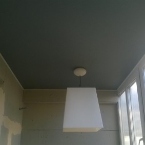 Kısa kolye tavan lambası