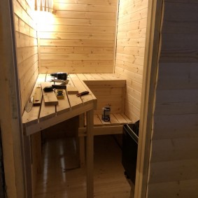 DIY bench sa sauna sa balkonahe