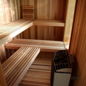 Pag-aayos ng isang sauna sa isang loggia sa isang panel