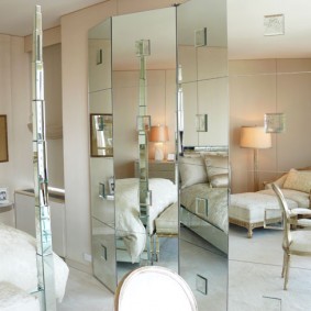 Paravents miralls del dormitori