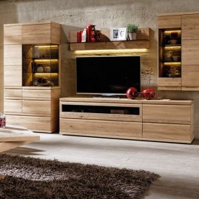 Fából készült felületek a modern bútorokhoz