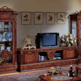 Klasický nábytok do obývacej izby