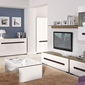 Egyszerű skandináv stílusú szobabútor