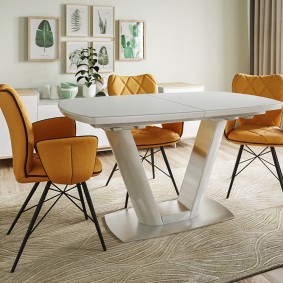 โต๊ะพับสีขาวทำจากวัสดุโพลีเมอร์