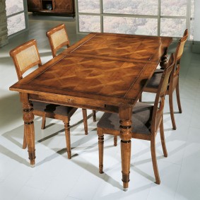 Ξύλινο τραπέζι για σαλόνι σε αγγλικό στιλ