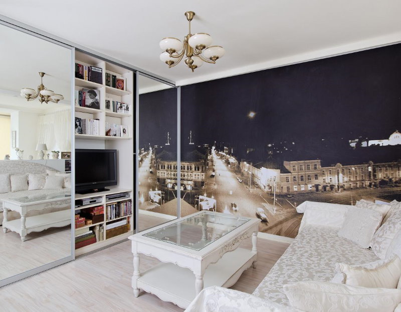 Malá obývacia izba s nástennými maľbami