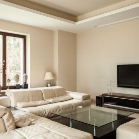 Sitting area with beige walls
