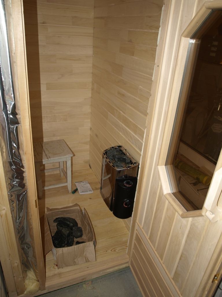 Sobe încălzitoare compacte în interiorul saunei loggia