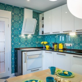 tapetai mažos virtuvės dizaino nuotrauka