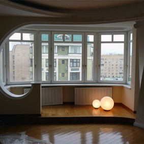 beglazing van balkons en loggia's in het appartement