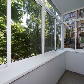 beglazing van balkons en loggia's ontwerp