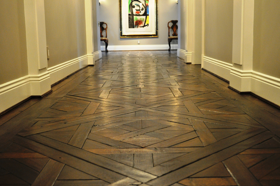 Natural parquet in the corridor of a country house
