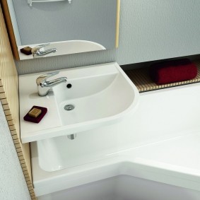 lumubog sa loob ng interior photo ng banyo