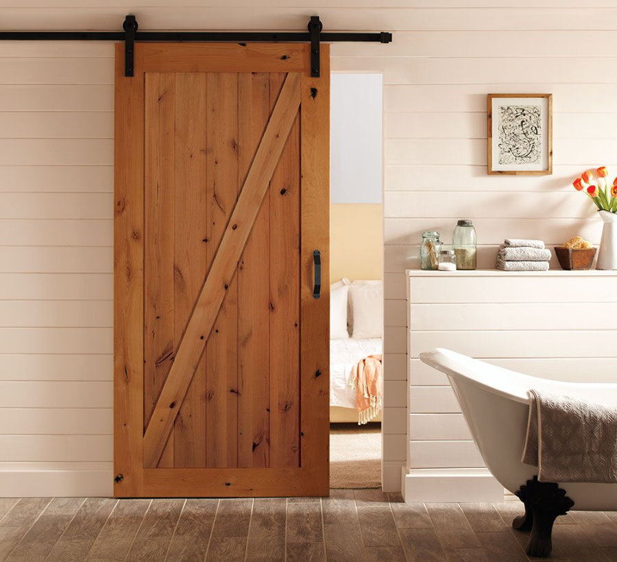 Ușă glisantă din lemn în baie