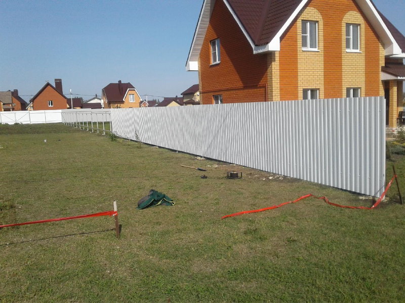 Marking the installation sites of the fence in a new area