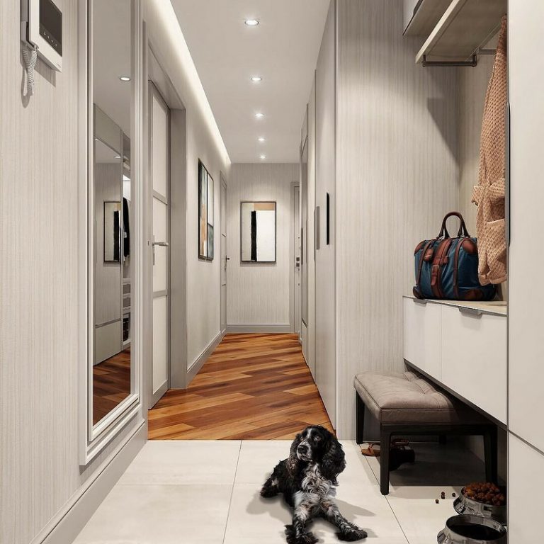 Hund inte keramiskt golv i ingången till lägenheten