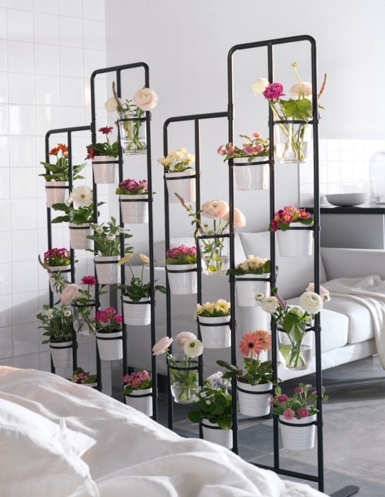 Raft pentru flori de acasă de la compania Ikea
