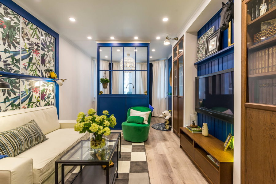 Compartimentare albastră într-un apartament cu două camere
