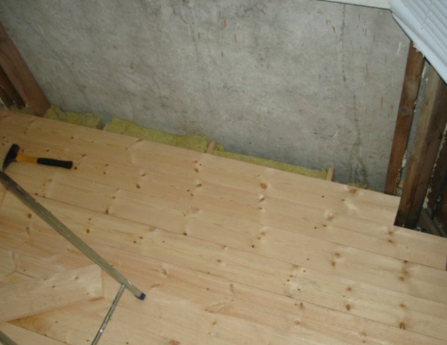 Pine lining on the floor of the future sauna on the loggia