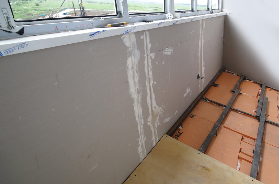Isolamento termico del pavimento del balcone con polistirolo espanso