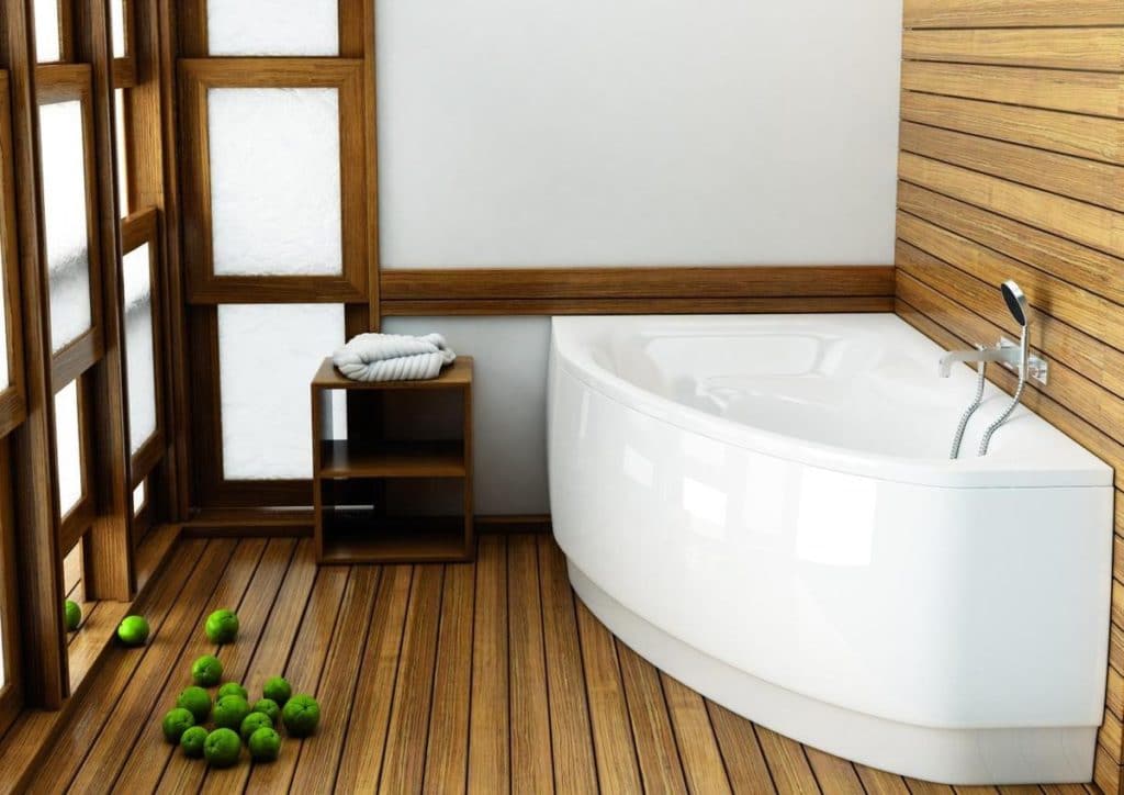 łazienka z drewnianą podłogą