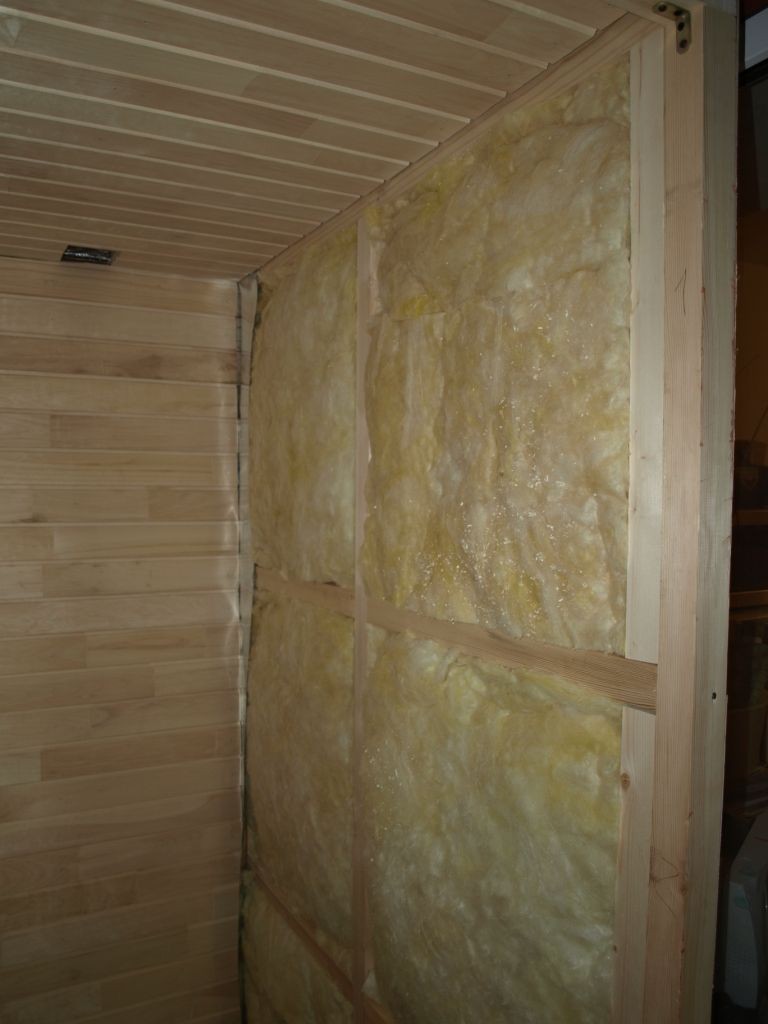 Mga banig ng mineral na lana sa dingding ng balkonahe sauna