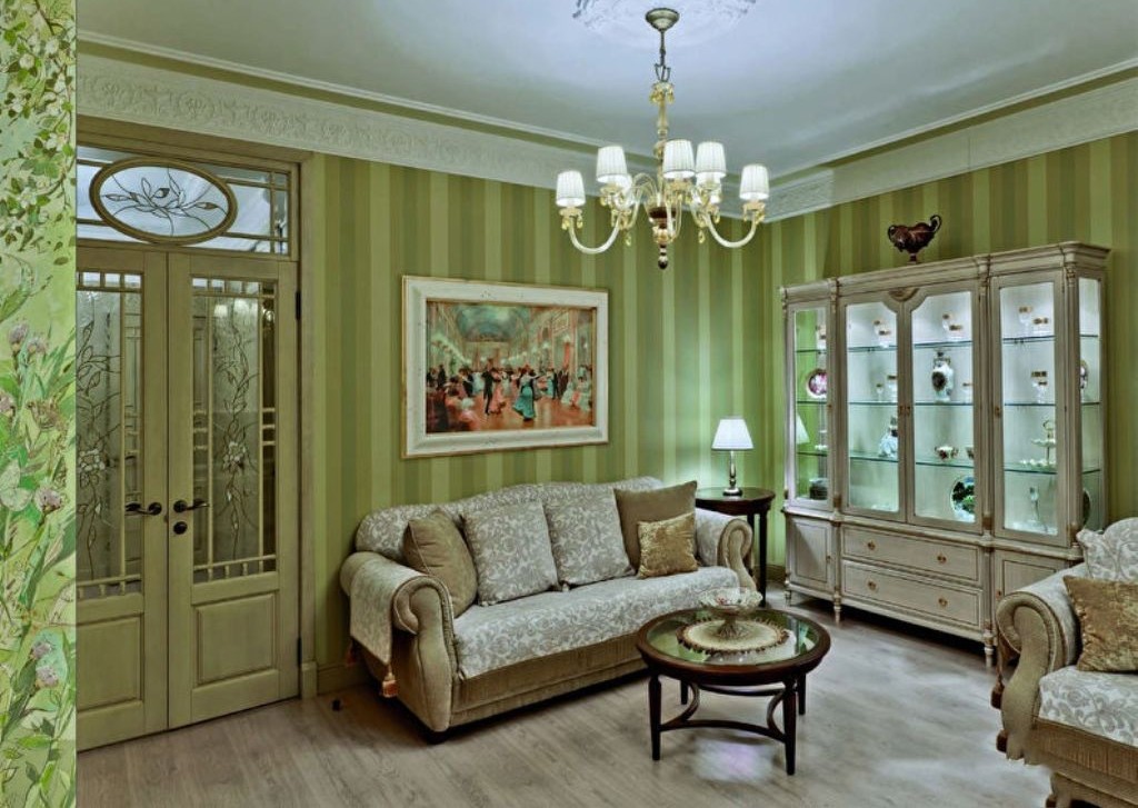 Green wallpaper in a classic living room
